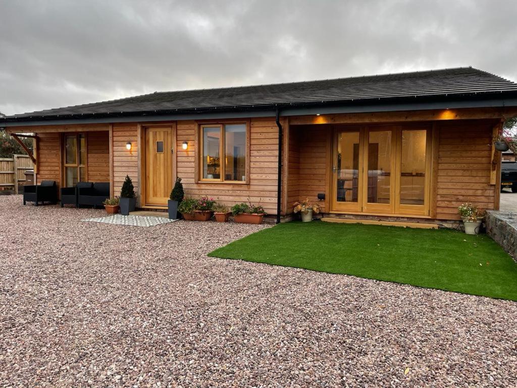 Redstones Cottage Greasby ภายนอก รูปภาพ